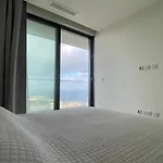 Mercury Tower With Pool Access Appartement *