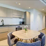 Mercury Tower With Pool Access Appartement