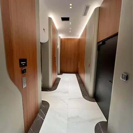 Mercury Tower With Pool Access *