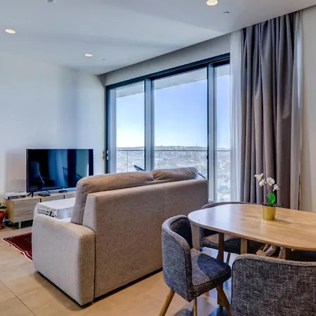 Mercury Tower With Pool Access *