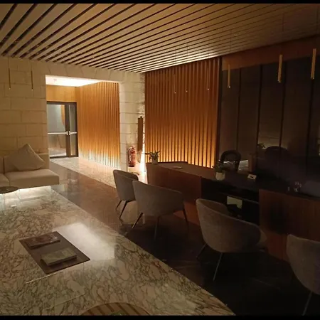 Mercury Tower With Pool Access