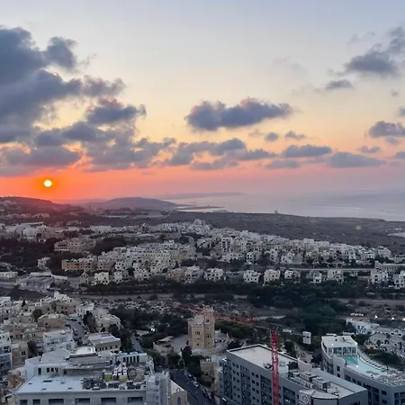 דירה Mercury Tower With Pool Access