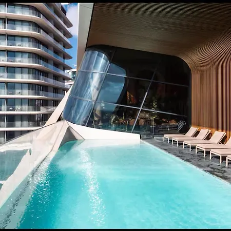 Mercury Tower With Pool Access דירה *