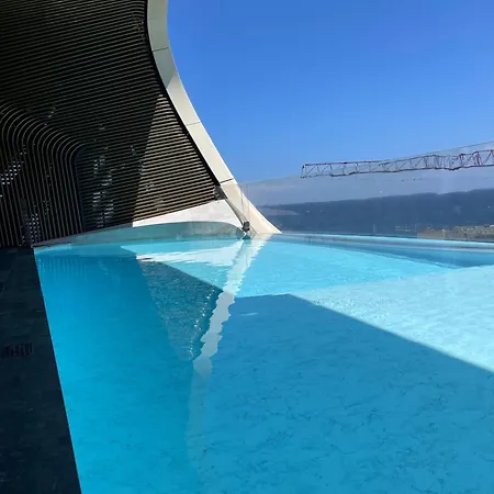 Mercury Tower With Pool Access Apartament