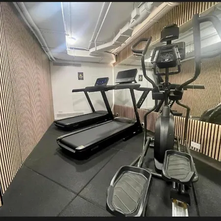 Mercury Tower With Pool Access Apartment *