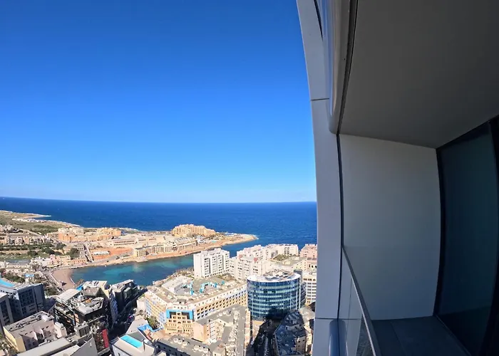 Mercury Tower With Pool Access *