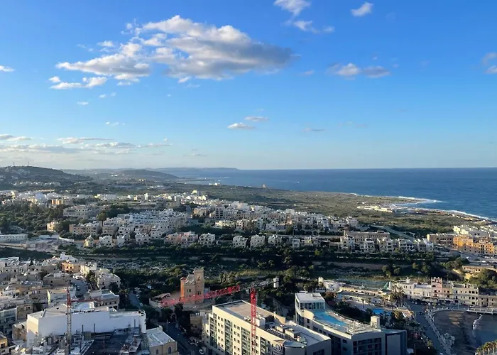 Mercury Tower With Pool Access דירה