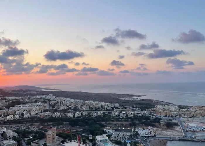 דירה Mercury Tower With Pool Access *