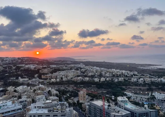 דירה Mercury Tower With Pool Access