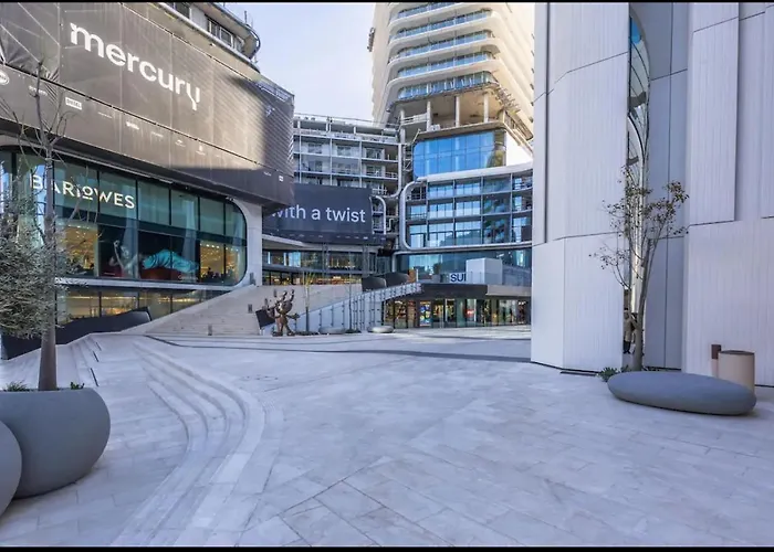 Mercury Tower With Pool Access Apartament