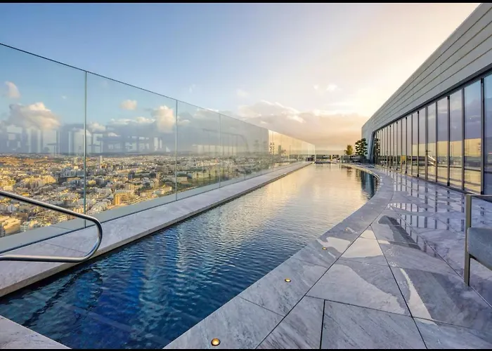 Mercury Tower With Pool Access Apartament