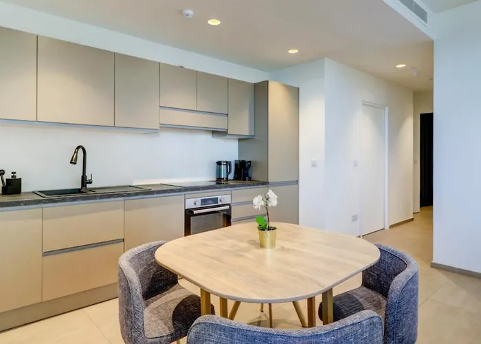 Mercury Tower With Pool Access Apartamento