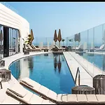 Mercury Tower With Pool Access