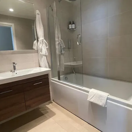 Mercury Tower With Pool Access Apartman