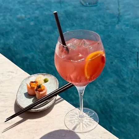 Mercury Tower With Pool Access *