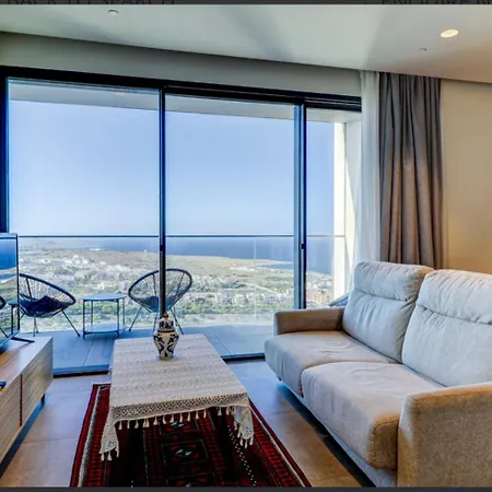 Mercury Tower With Pool Access Daire