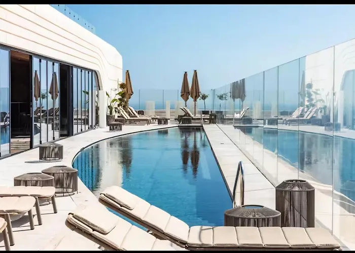 Mercury Tower With Pool Access