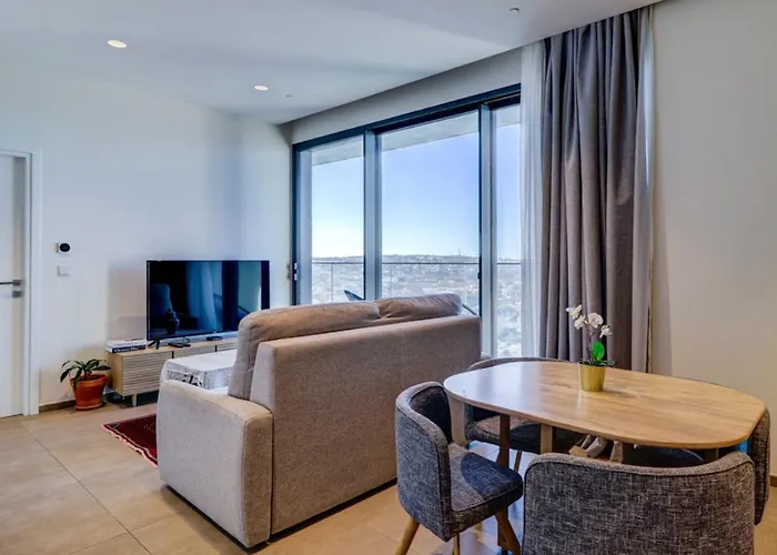 Mercury Tower With Pool Access *